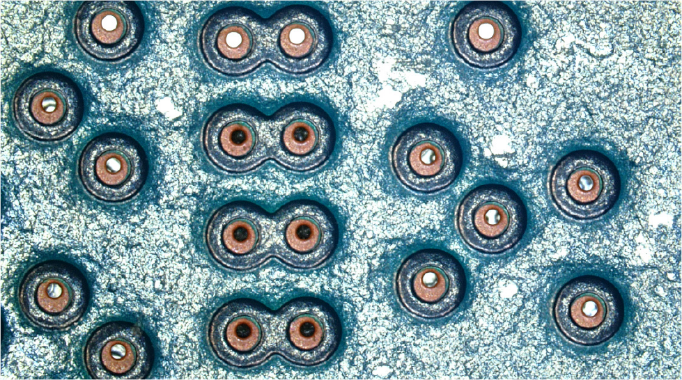 Montagebohrungen auf einer Leiterplatte.