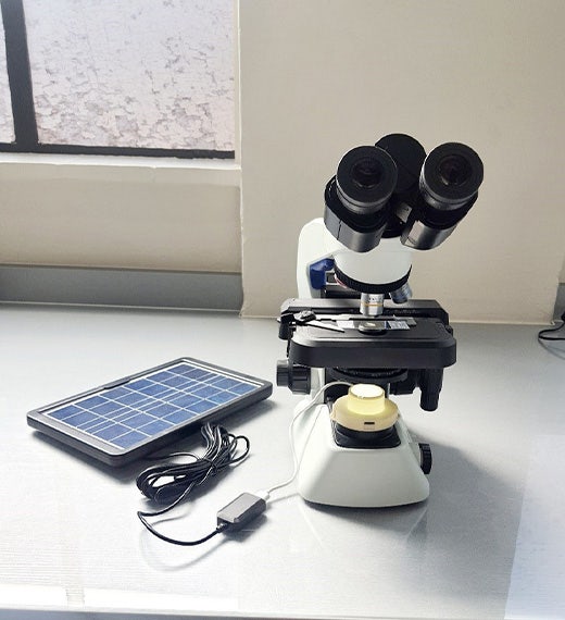 USB light source for microscopes powered by solar panel