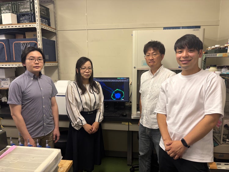 Yuki Kobayashi, Akie Hamamoto, Atsushi Wazaki, and Hirotsuna Yamada with the APEXVIEW APX100 benchtop fluorescence microscope.