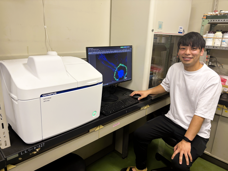 Dr. Hirotsuna Yamada with an APEXVIEW APX100 benchtop fluorescence microscope.