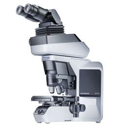 Figura 3: Microscopio vertical BX46 completamente ergonómico de Olympus con un cabezal dotado de capacidades de ajuste tridimensional.