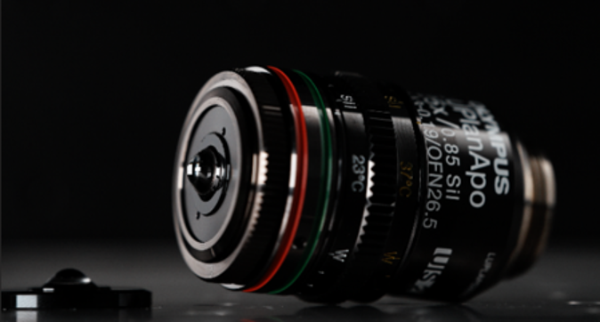 Evident’s silicone gel pad objective lens.