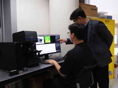 Medición de la rugosidad de superficies mecanizadas con un microscopio confocal láser 3D