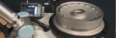 Inspection de trous de boulon avec un appareil à courants de Foucault NORTEC 600 ainsi qu’un scanner rotatif et une sonde installés sur un bras robotisé