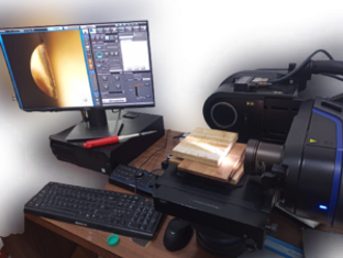 Mesure goniométrique de l’angle de contact sur une surface en bois à l’aide d’un microscope numérique