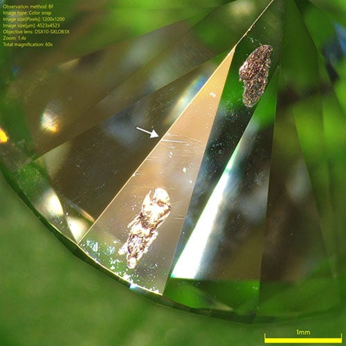 Observation en fond clair d’un défaut sur un diamant