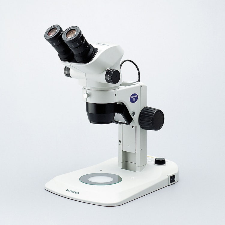 SZ series stereo microscopes with eyepieces that reduce eyestrain, a universal LED stand that provides easy access to your sample and high color fidelity, and a Greenough optical system for excellent flatness.