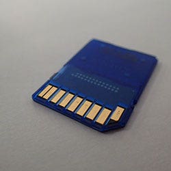 Évaluation de la rugosité de la surface des cartes mémoire