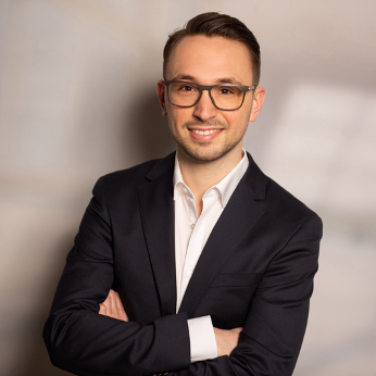 Per circa una decina d'anni Till Stephan ha usato la microscopia a fluorescenza per scoprire la bellezza degli esseri viventi a una scala micrometrica e nanometrica.