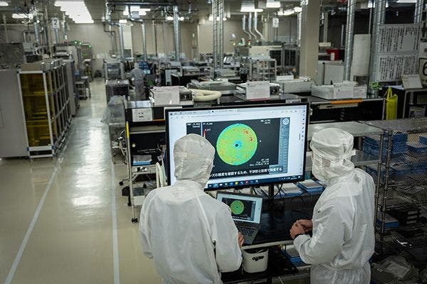 現在の仕事内容 ― 品質最優先でレンズ生産の最終工程に取り組む