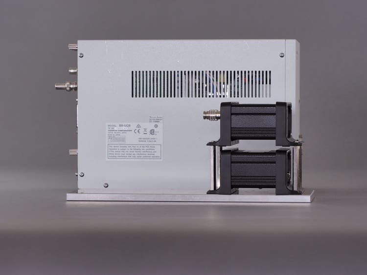 図2. BXC-CBB + BXC-CBE1と、後ろにあるBX-UCBのサイズ比較