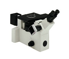 図9 倒立型顕微鏡（金属顕微鏡）